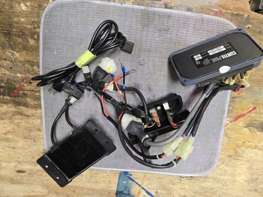 Victory V3 24V Charging Harness And Controller.
