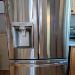 2011 Kenmore Elite Refrigerator (Needs Work)