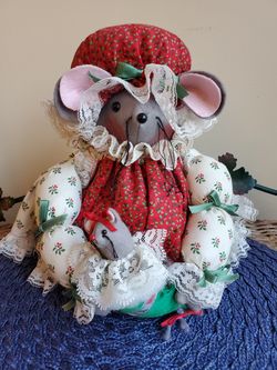 Cute holiday mouse.