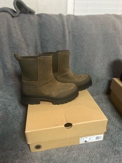 UGG Chelsea Boots Olive Green Size 9