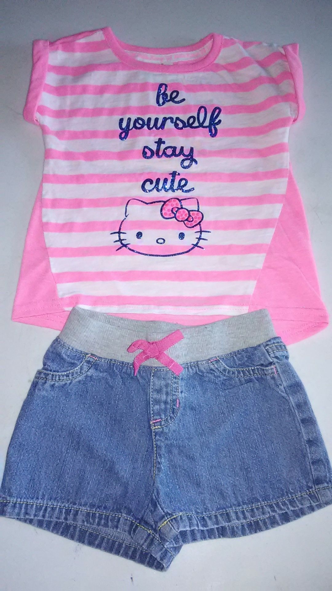 Toddler Girls Hello Kitty shirt and Denim shorts - Size 3T