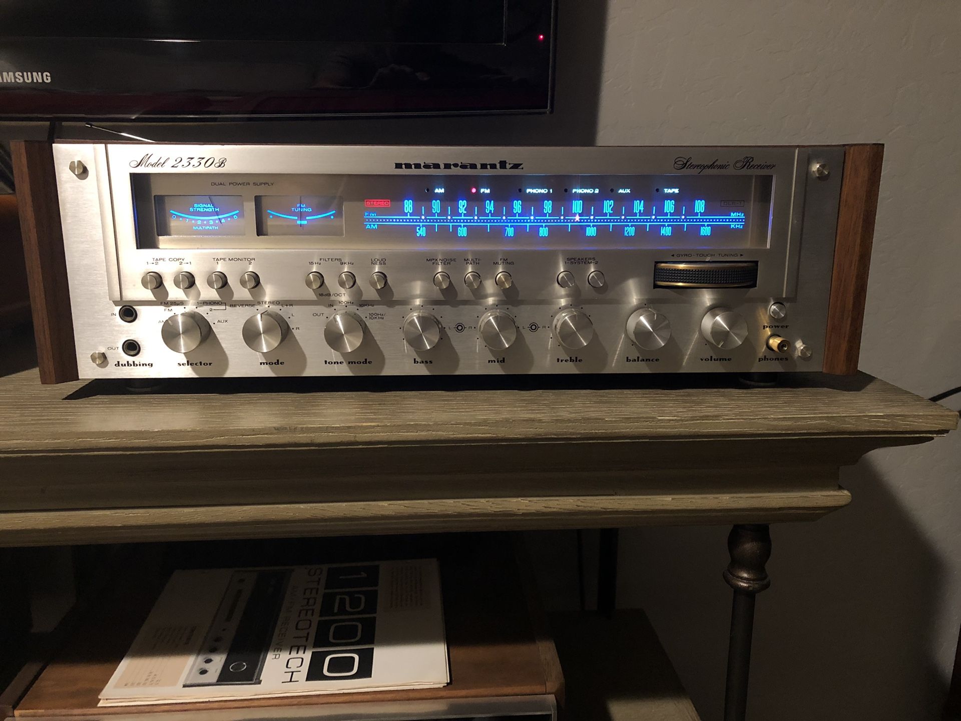 Vintage Marantz 2330b stereo Receiver
