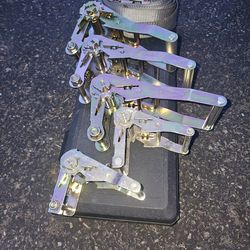 Ratchet strap ( 1 ) and 5 ratchet 3 regular and 2 small asking $20