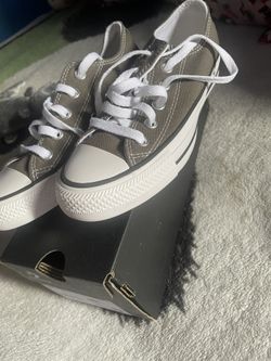Gray Converse Woman Size 5 Men Size 3