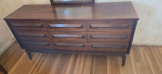 Mid-Century Modern Walnut 9-Drawer Dresser