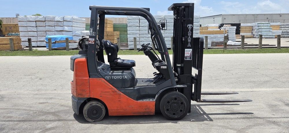 Toyota Forklift 5000 Lbs Capacity Cushion Tires