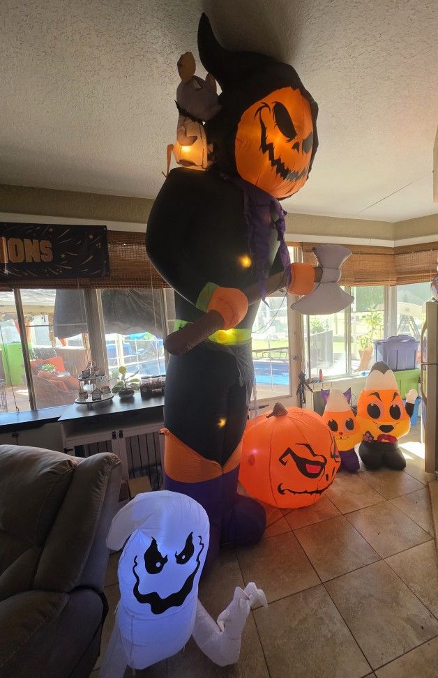 4 Halloween Blow Ups For Your Yard As A Set Cash Only