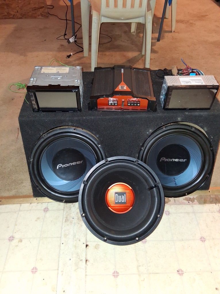 12in Amp Box With Sperkers And Amp.