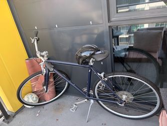 Linus city/commuter bike and helmet