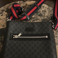 Gucci GG Supreme Messenger Bag 
