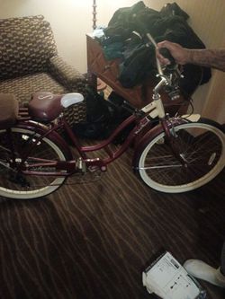 It a Schwinn beach cruiser bike. It's a vintage bike rare.