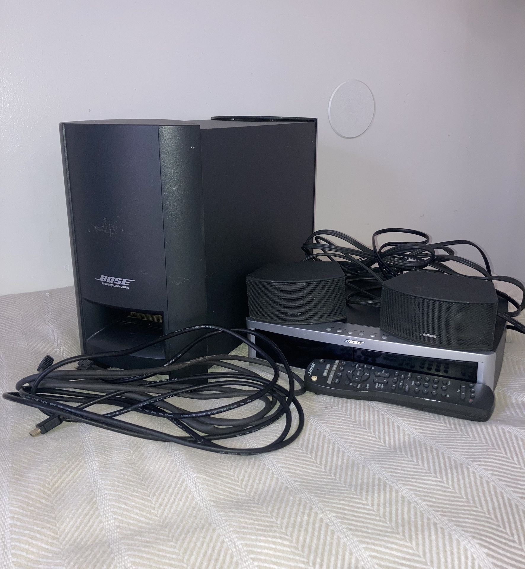 BOSE 3-2-1 Series 3 Media Center & Powered Speaker System w/ Cords & Remote