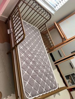Toddler bed
