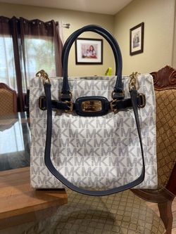Michael Kors MK Signature Tote Bag