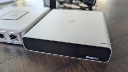 Ubiquiti UniFi Cloud Key Gen2 Plus (No HDD) + FREE USG Security Gateway