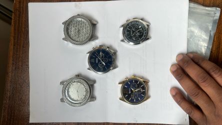 ⌚ Men’s Watch Bundle – Stylish & Like New!