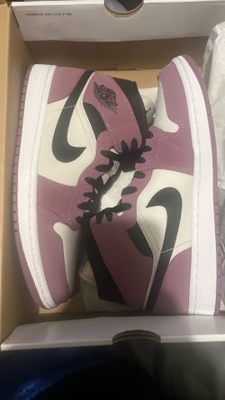 WMNS Air Jordan 1 mid Se