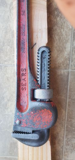 Pipe wrench