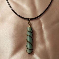 Green Crystal Point Pendant Necklace