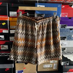 Men’s New Shorts Size L
