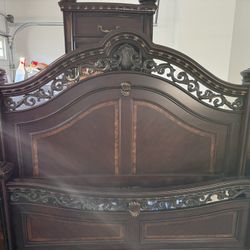 Ashley Bedroom Set Paid $3000 Asking $800 Obo