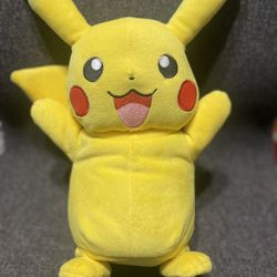 Interactive Pokémon Pikachu Plushie Toy And Lights Up 