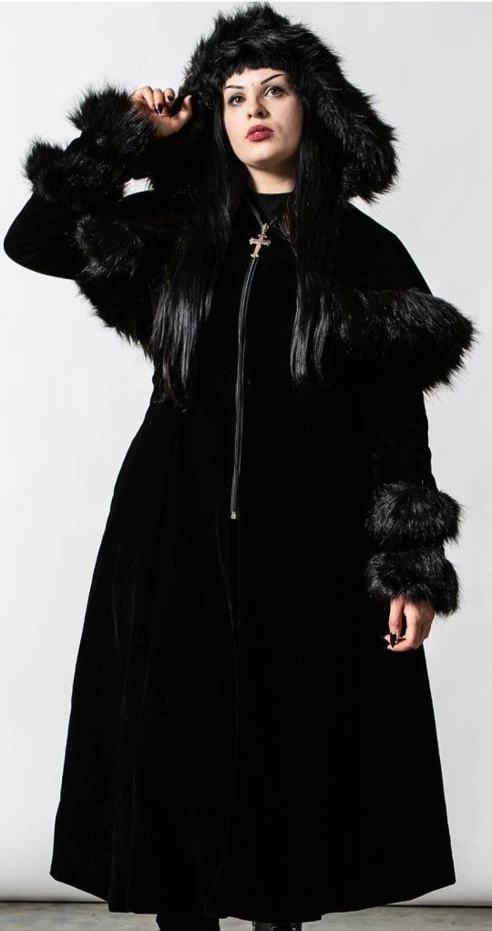 Ravens Caped

Coat 