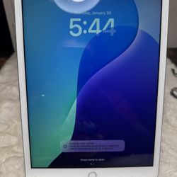 Apple iPad 8th Generation 32 gb ios 18.2