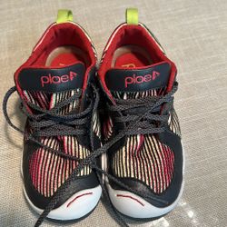 Plae shoes Size 12.5 (little Boy) 