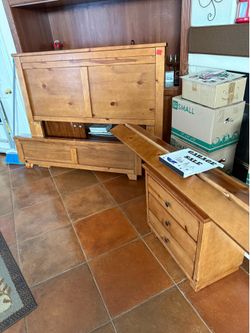 🛏️ QUEEN BED FRAME FOR SALE 🛏️