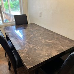 Dining Table with 6 Chairs – Great Condition!