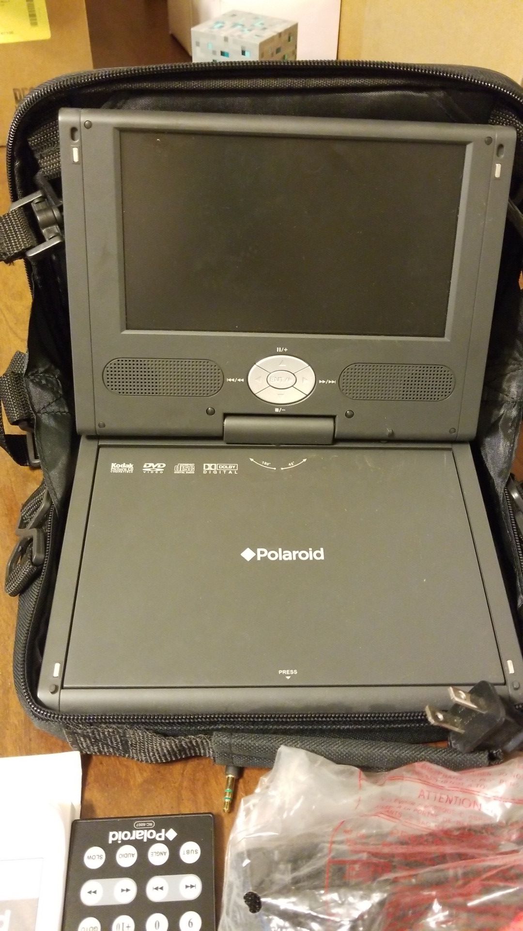 7" Swivel Screen Portable DVD Player w/case Like New