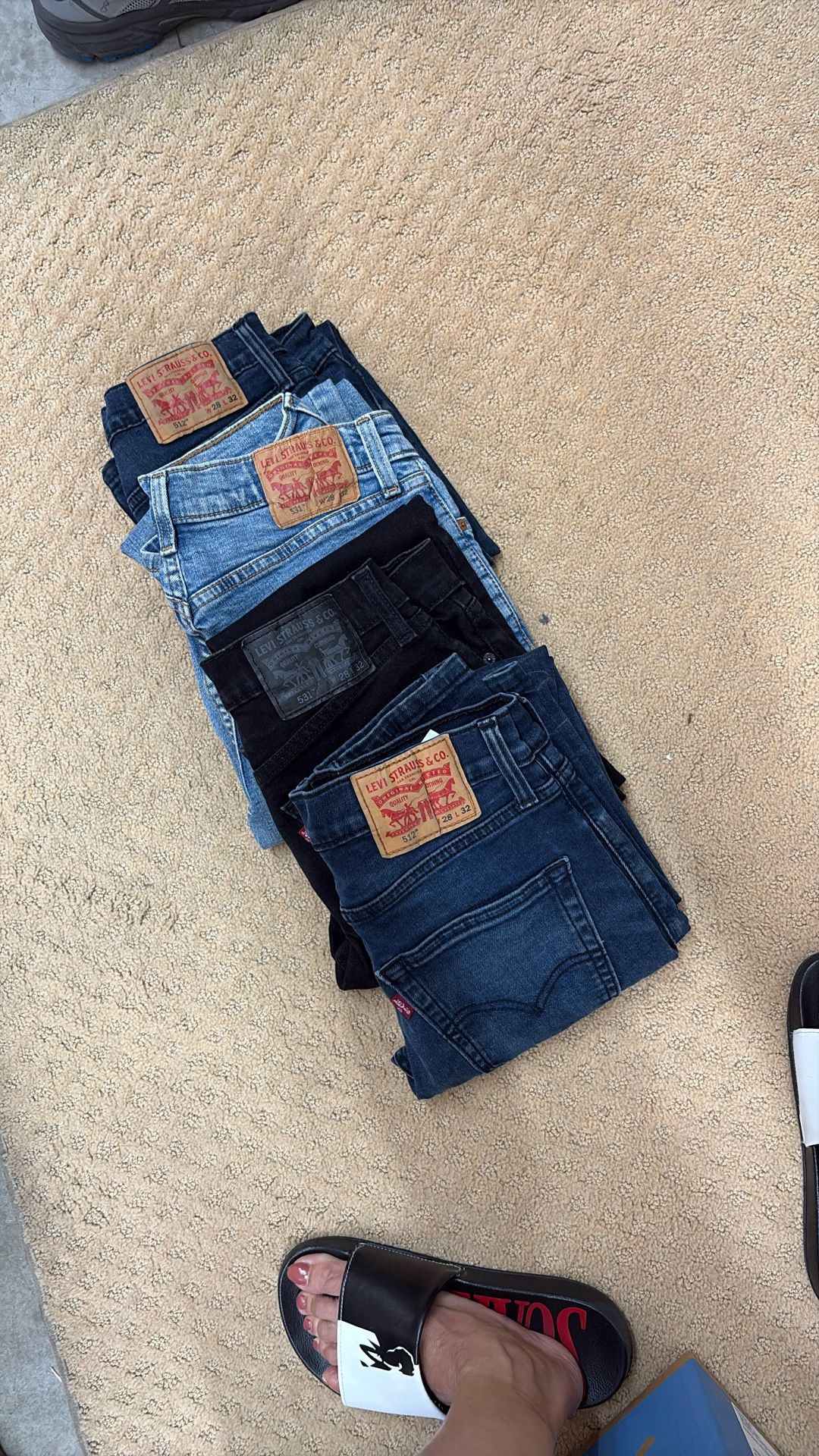 Levi Jeans - Size 28w 32L (4 Pairs)