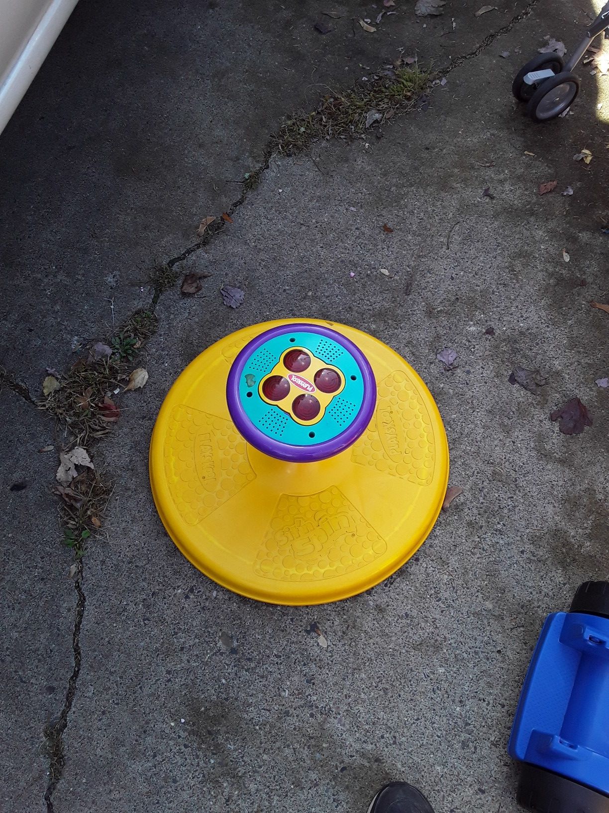 Kids sit and spin