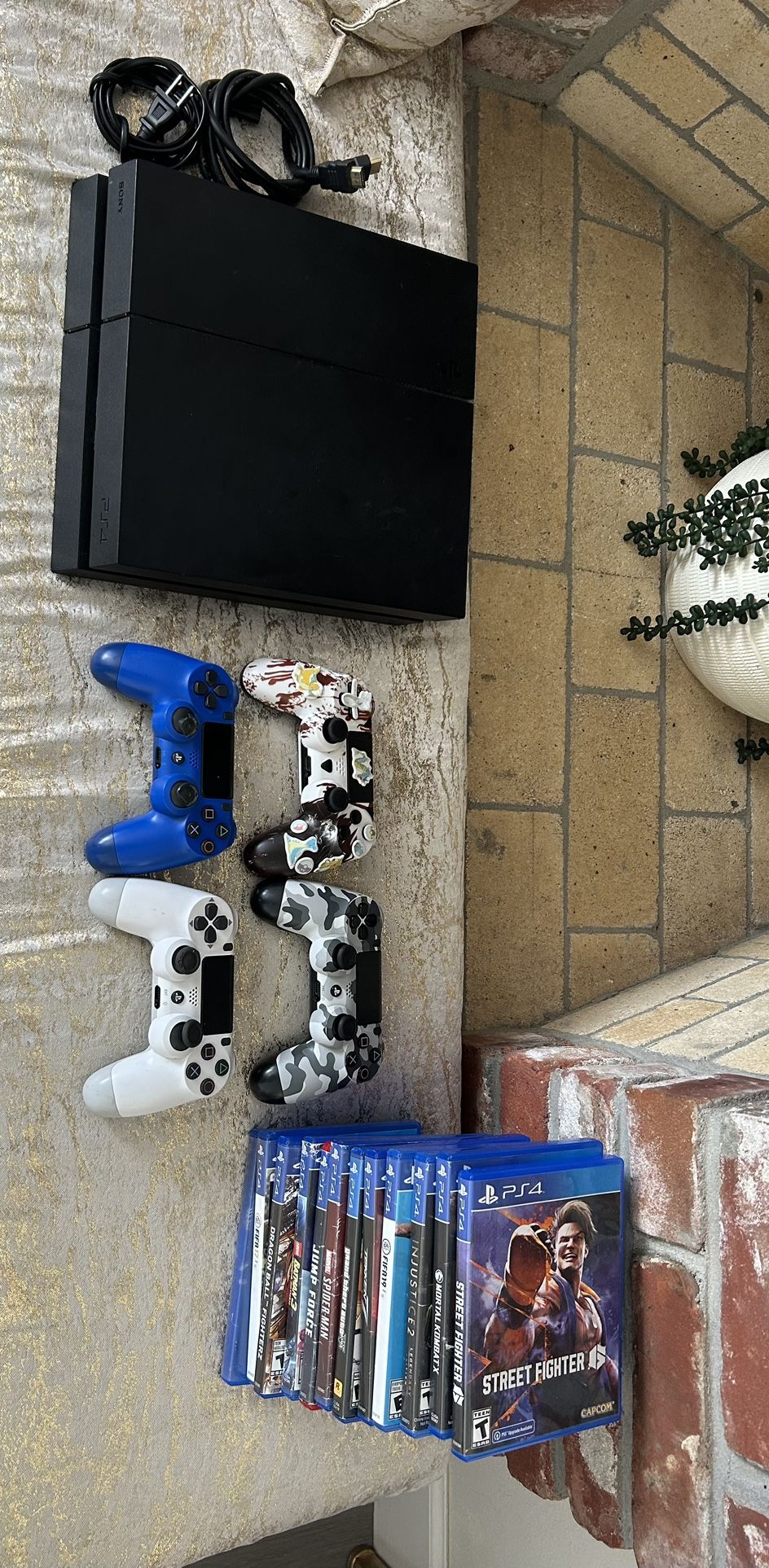 PS4 + Games and controllers