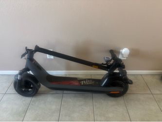 NUI KQI 200 Electric Scooter