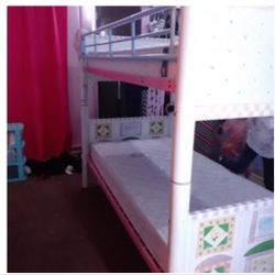  Twin Metal Bunk Bed with Ladder for Kids Bedroom