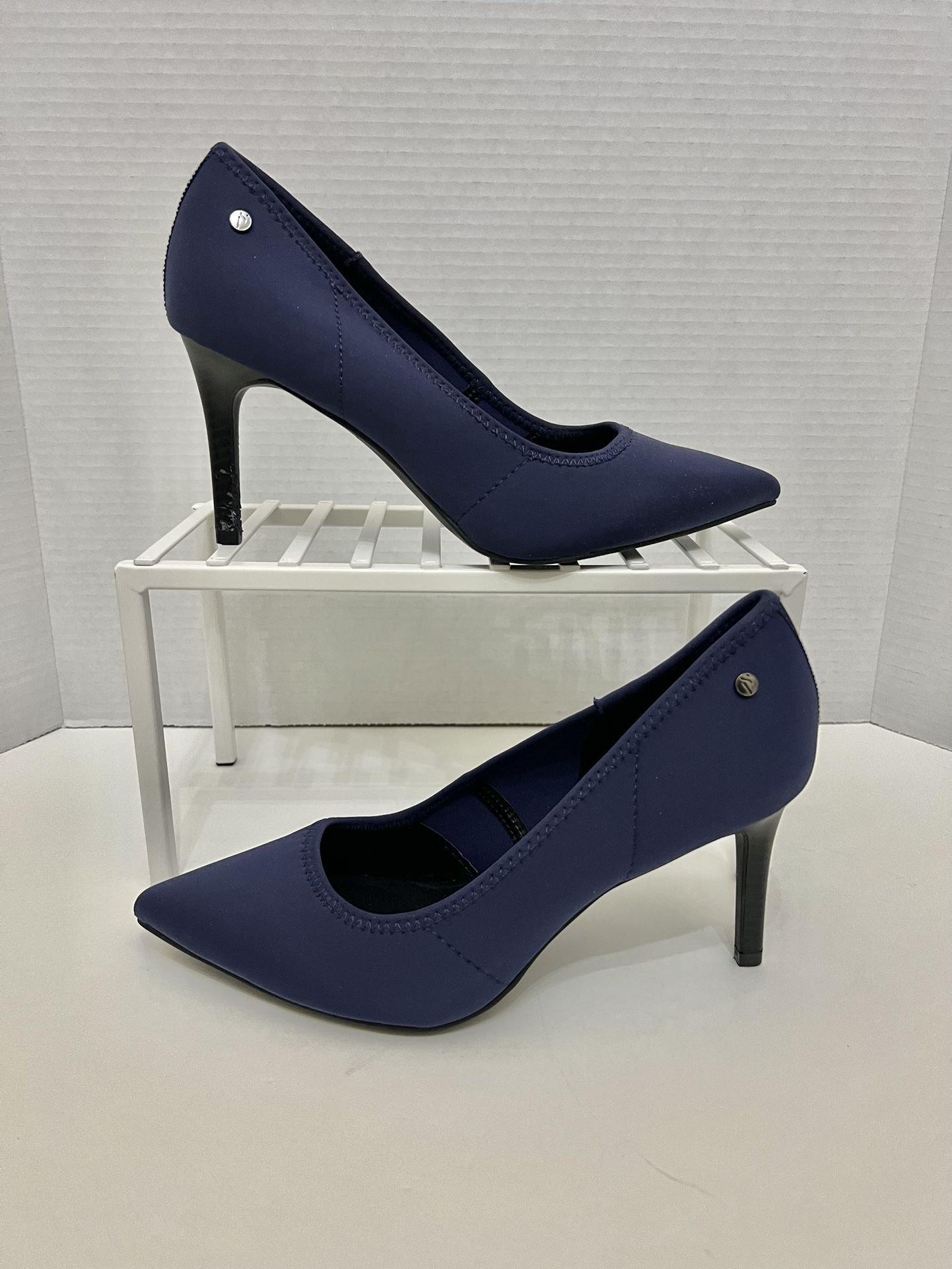 Simply Vera Vera Wang Stretch Fabric Heels Size 8M