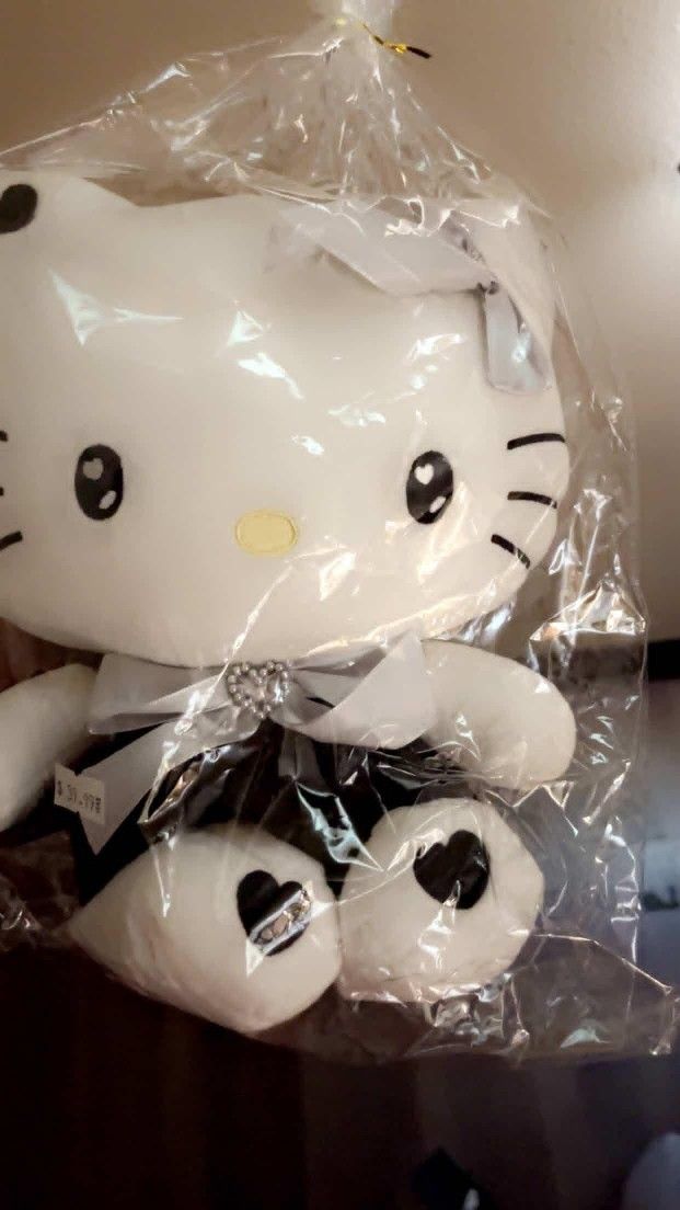 “Peluche Hello Kitty (Nuevo, Perfecto para Regalo)”
