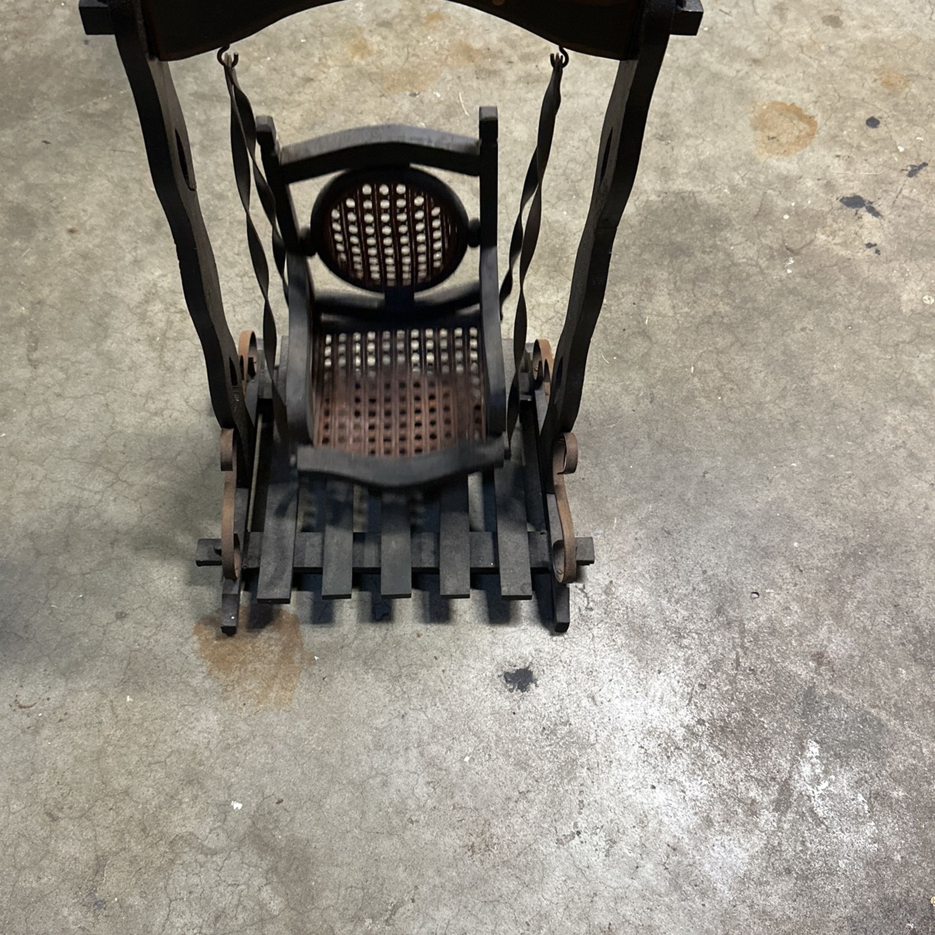 VINTAGE SWING FOR MEDIUM TO LARGE DOLL.