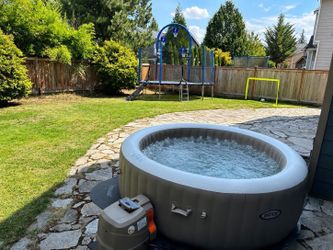 Portable inflatable hot tub (6 person)