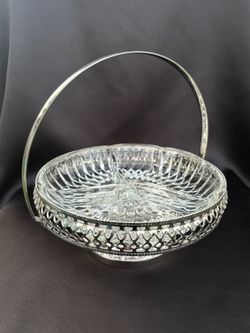 Beautiful!! Vintage Mayell & Co England silver-plated glass divided dish
