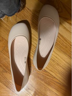 Crocs, size 9