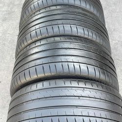 4. Michelin Pilot Sport 4s 245/35/19 ( 93 Y )