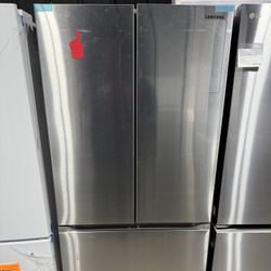 Brand new Samsung 17.5 cu. ft. Counter Depth 3-Door French Door Smart Refrigerator in Stainless Steel
