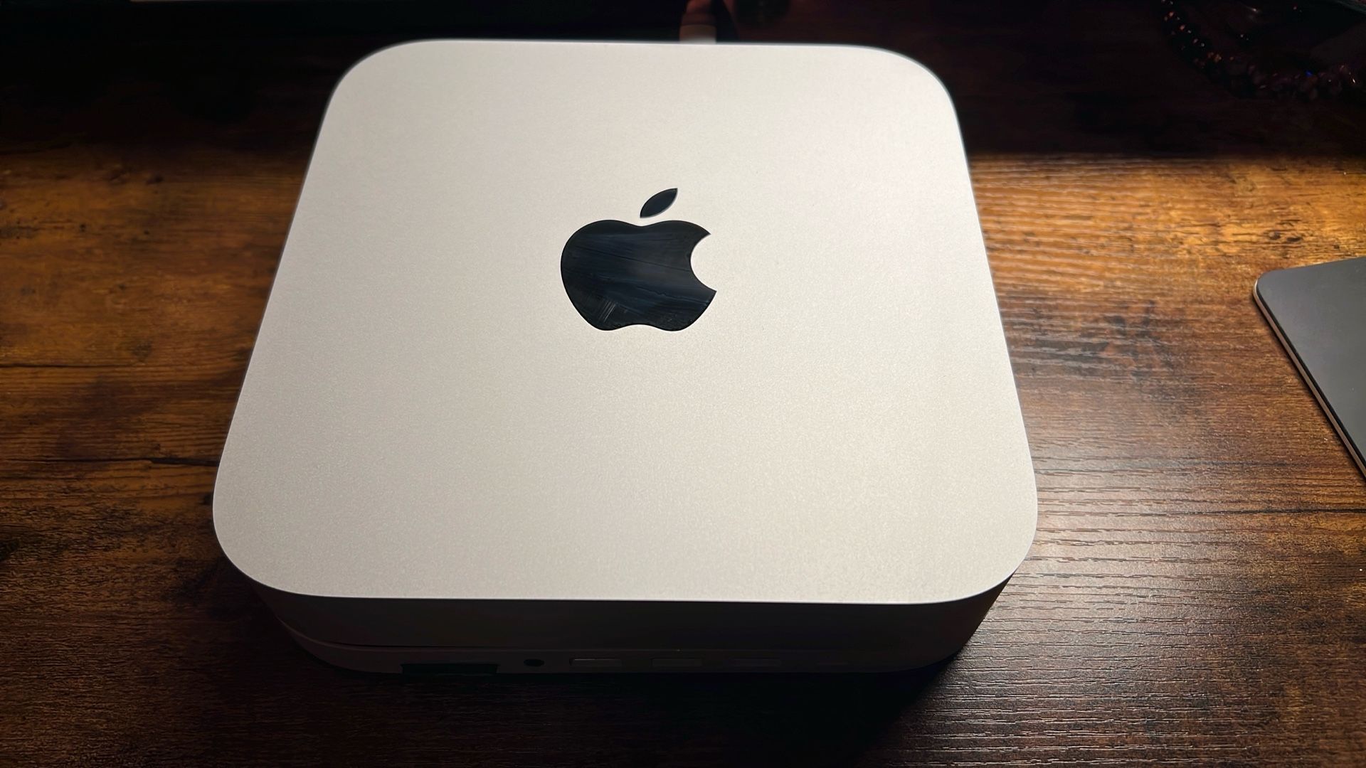2023 MAC MINI M2 AND SATECHI DOCKING STATION (READ DESCRIPTION)