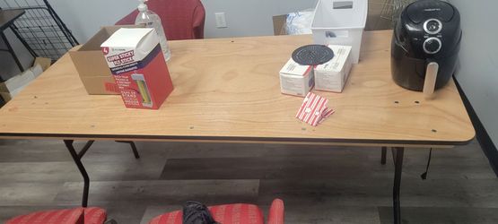 Folding tables