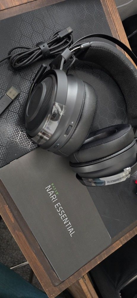 Razer Nari essential