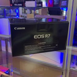 Canon EOS R7 