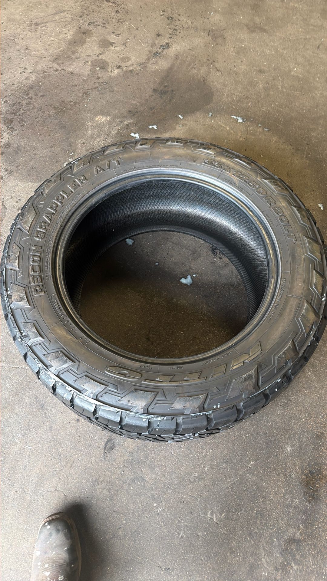 One Tire 33/12.50/20 Nitto Recon Grappler At 95% Vida